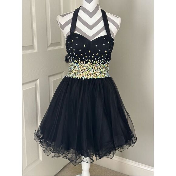 Beautiful beaded short black formal dress - Picture 1 of 14